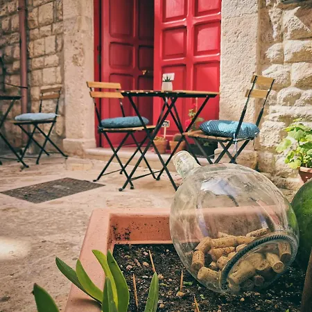 Redmood Bed and Breakfast *
